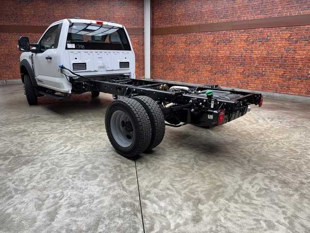 2025 Ford F-550 photo 3