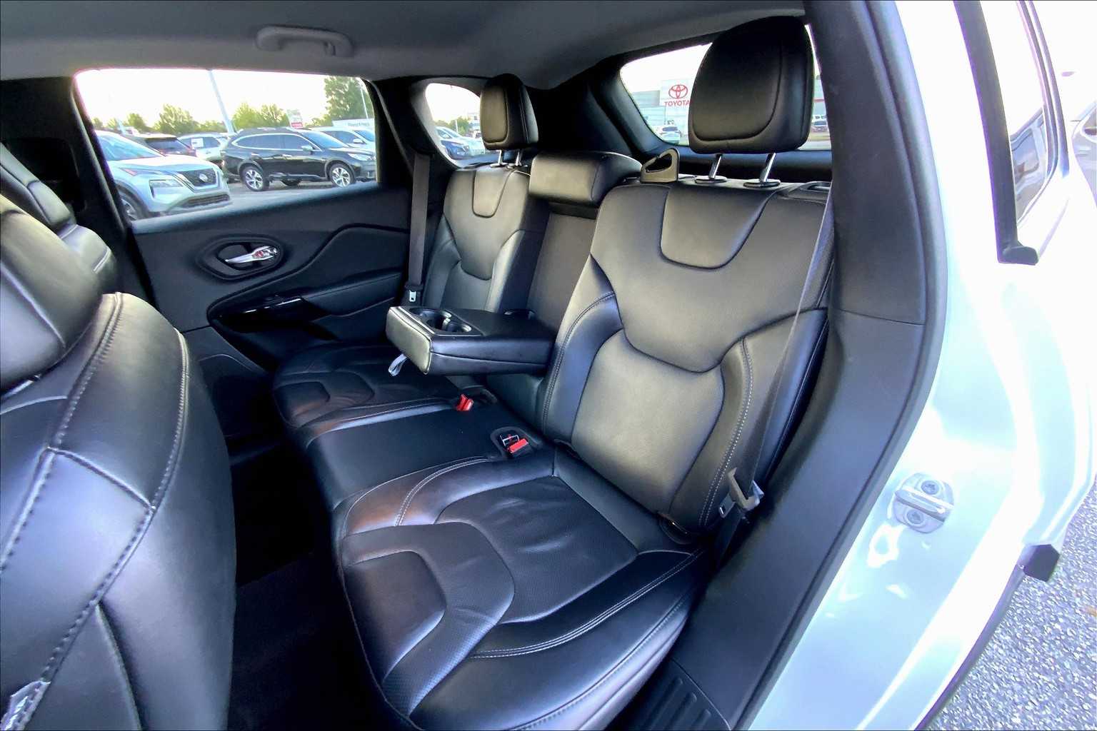 2023 Jeep Cherokee Altitude Lux photo 15