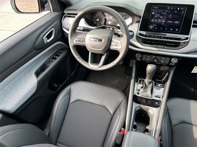 2025 Jeep Compass Latitude photo 14