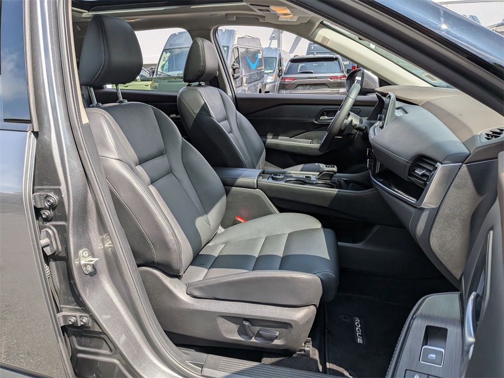 2023 Nissan Rogue SL photo 24