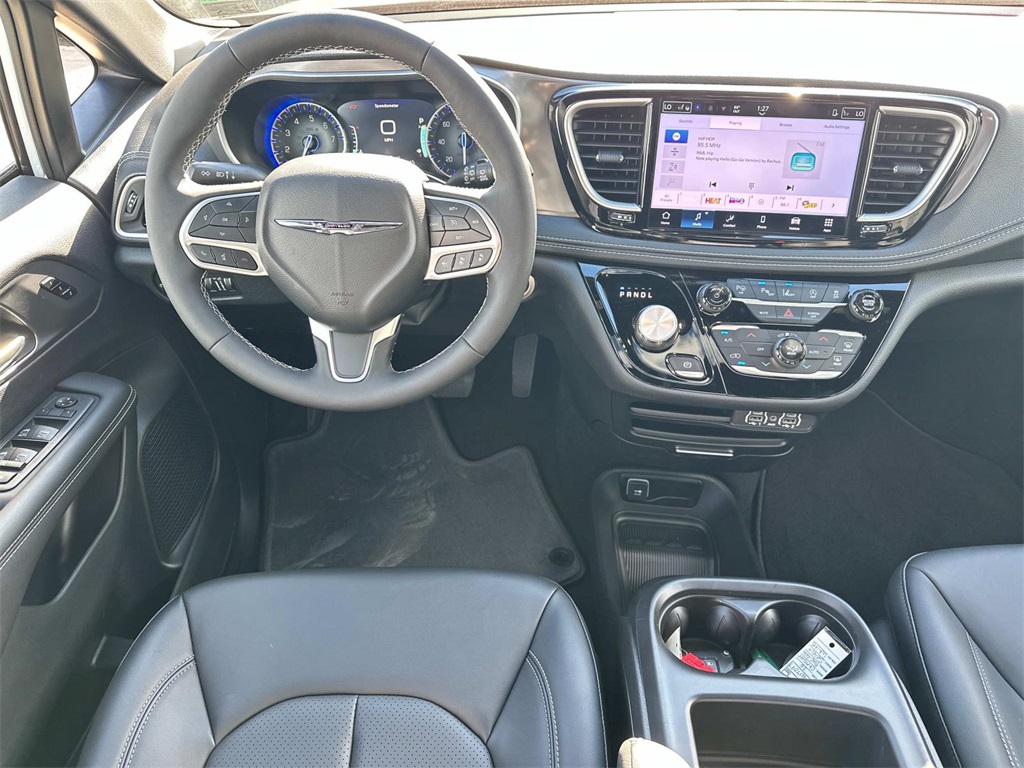 2025 Chrysler Pacifica photo 18