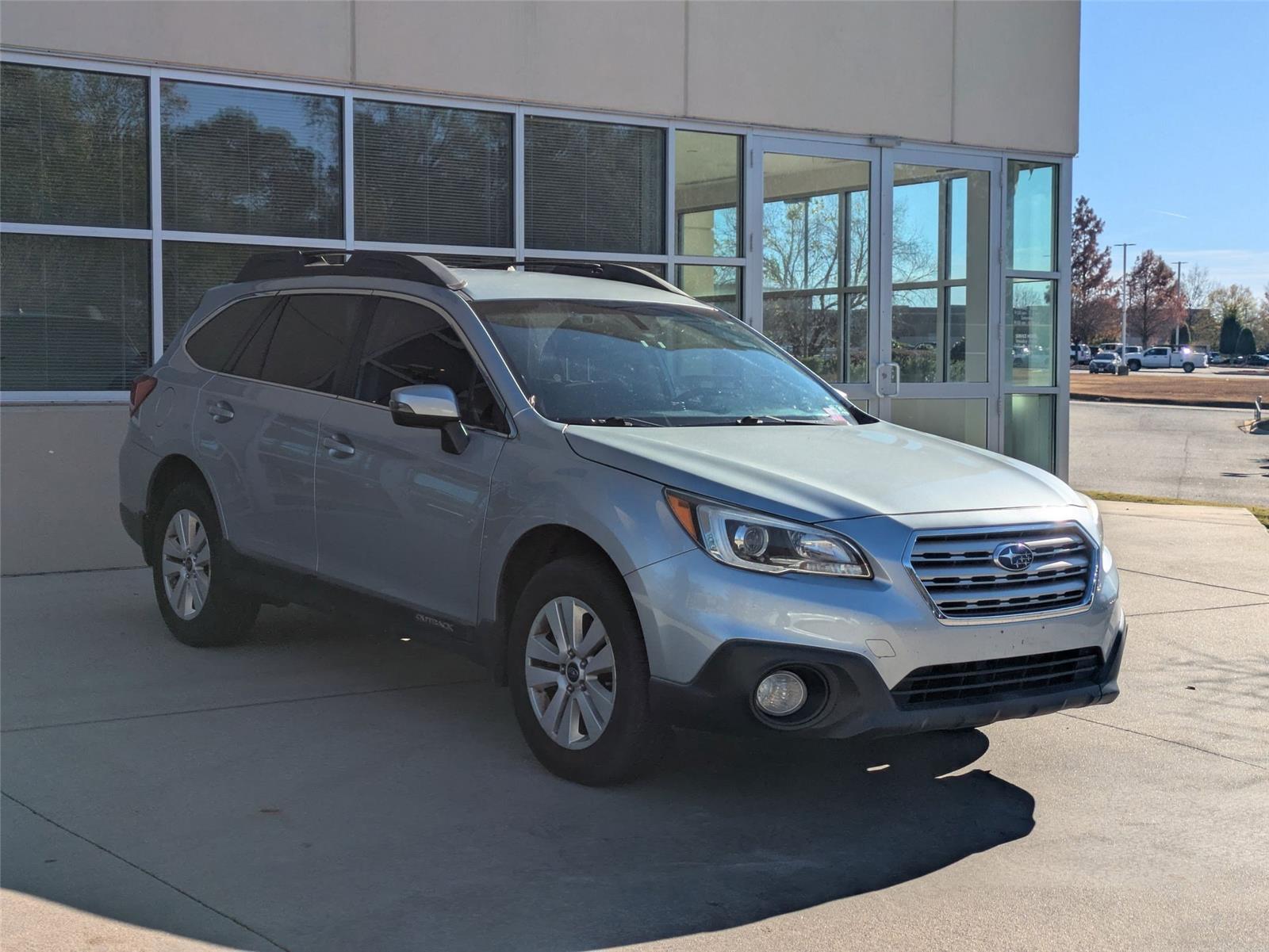 2017 Subaru Outback Premium photo 2