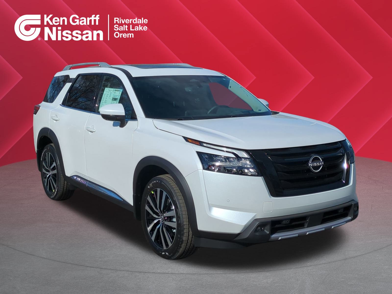 2025 Nissan Pathfinder Platinum's photo