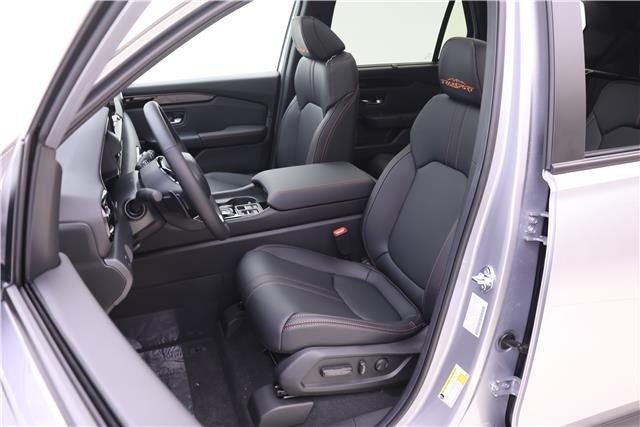 2025 Honda Pilot TrailSport photo 4