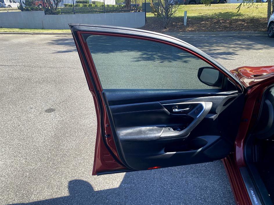 2015 Nissan Altima 2.5 SV photo 11