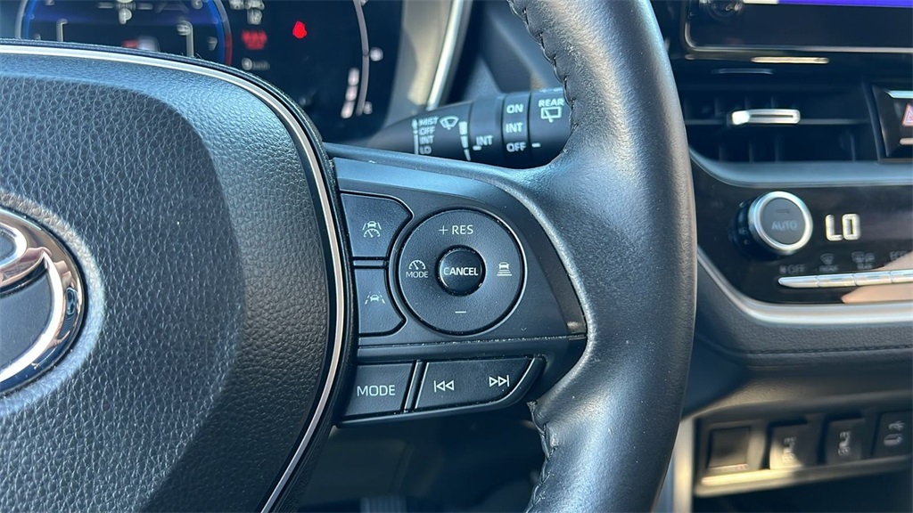 2023 Toyota Corolla Cross XLE photo 17