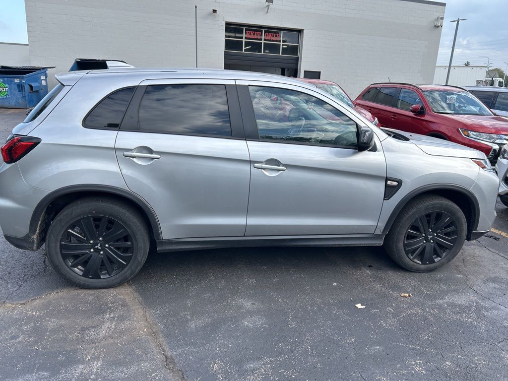 2022 Mitsubishi Outlander Sport LE photo 3
