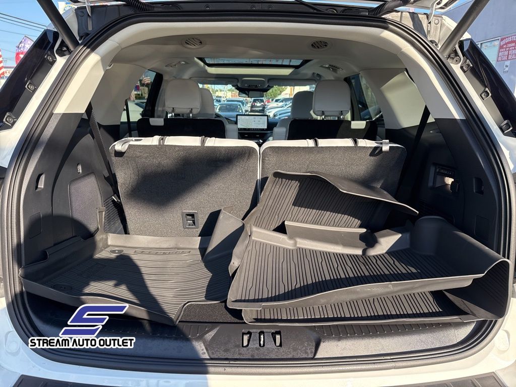 2025 Ford Explorer Platinum photo 23