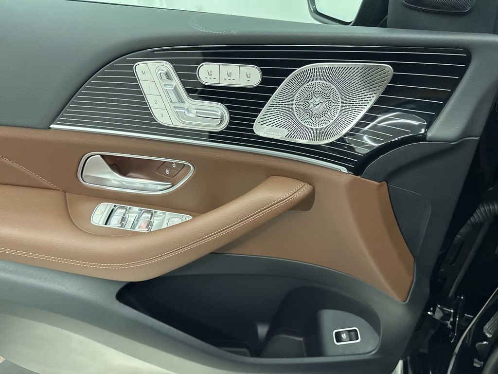 2026 Mercedes Benz GLS 450 4MATIC photo 12