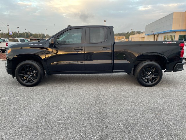 2024 Chevrolet Silverado 1500 Custom photo 2