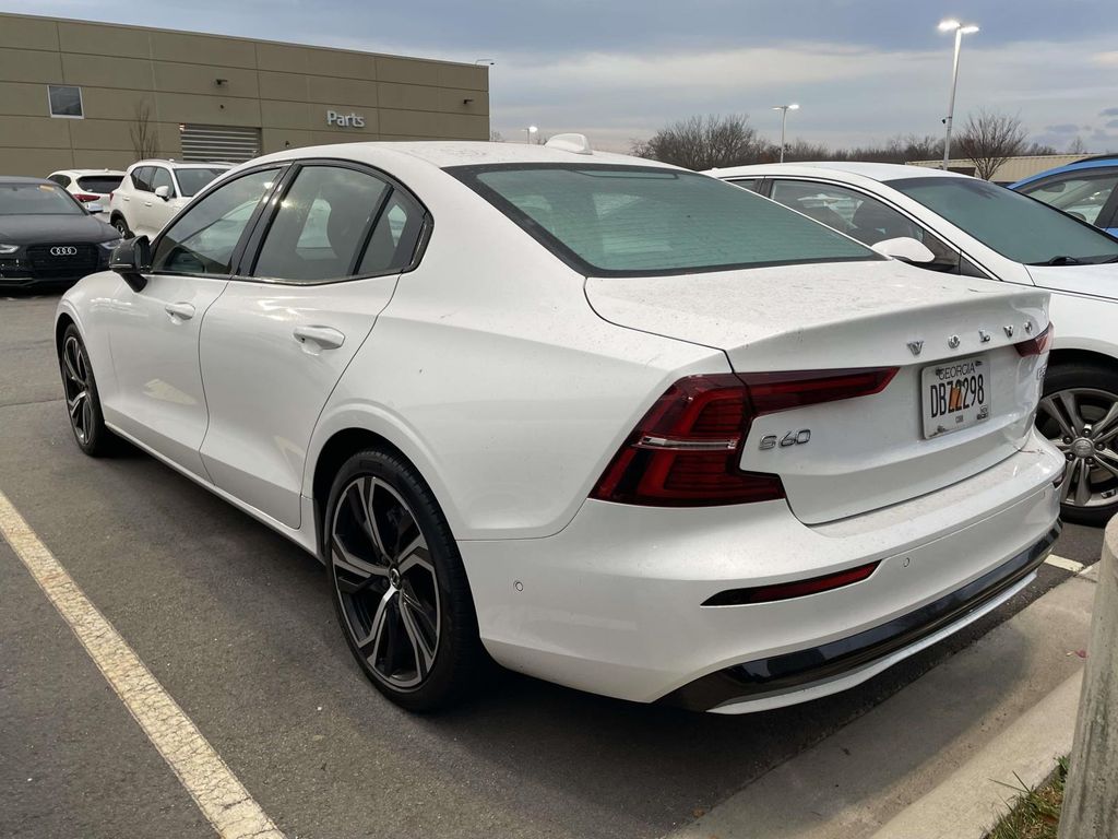2025 Volvo S60 B5 AWD Plus photo 3