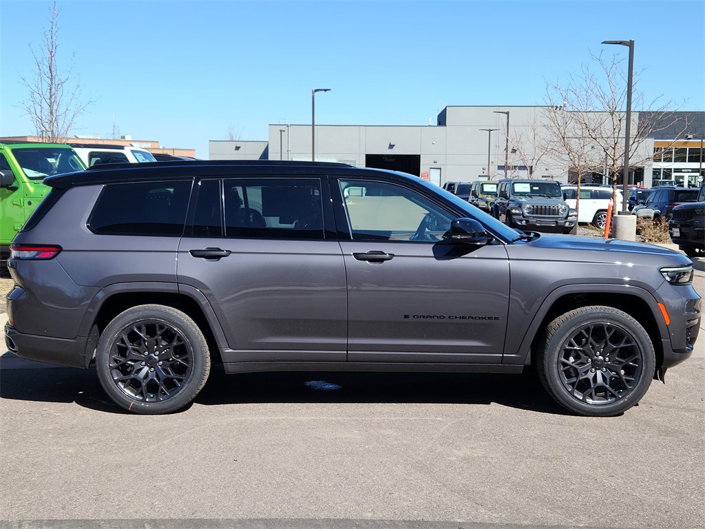 2025 Jeep Grand Cherokee L Summit photo 4