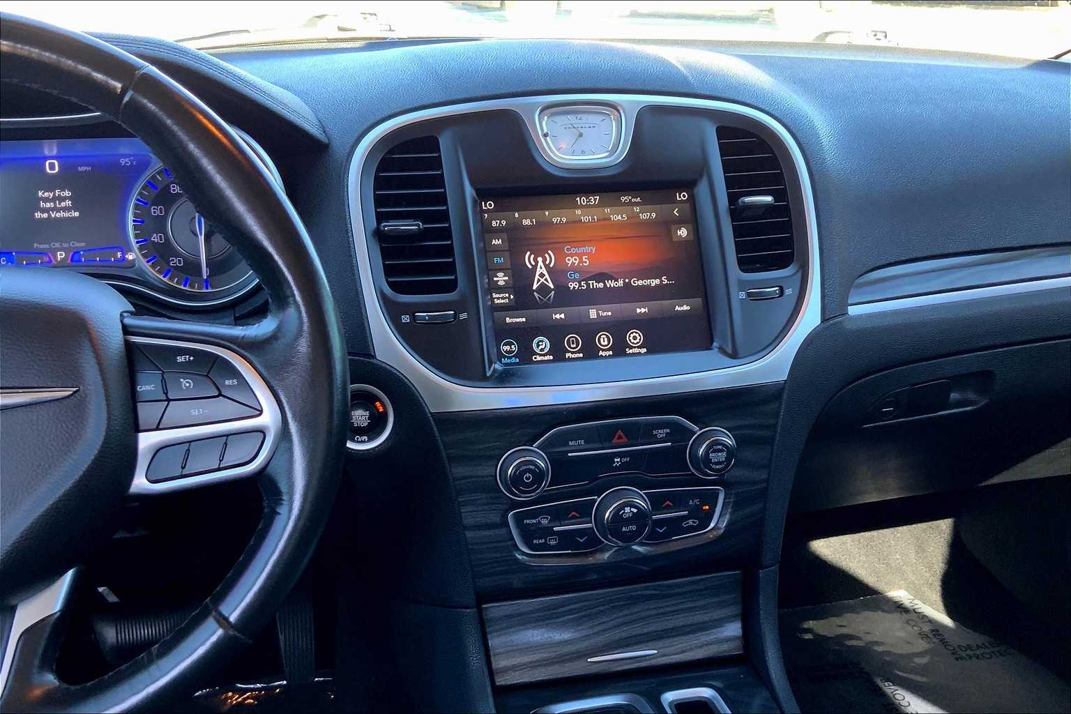 2021 Chrysler 300 Touring Limited photo 6