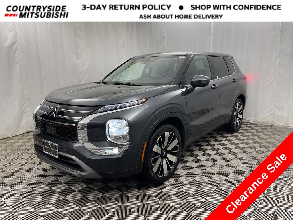 2025 Mitsubishi Outlander SE's photo