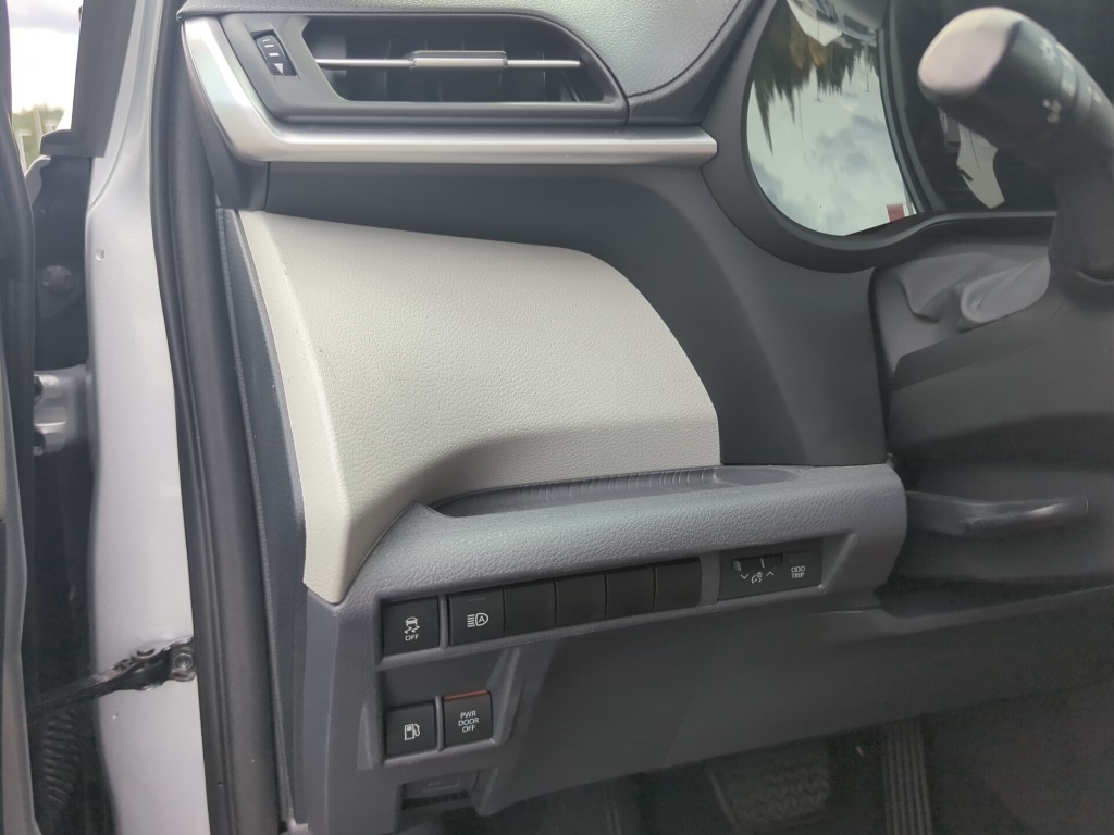 2021 Toyota Sienna XLE photo 12
