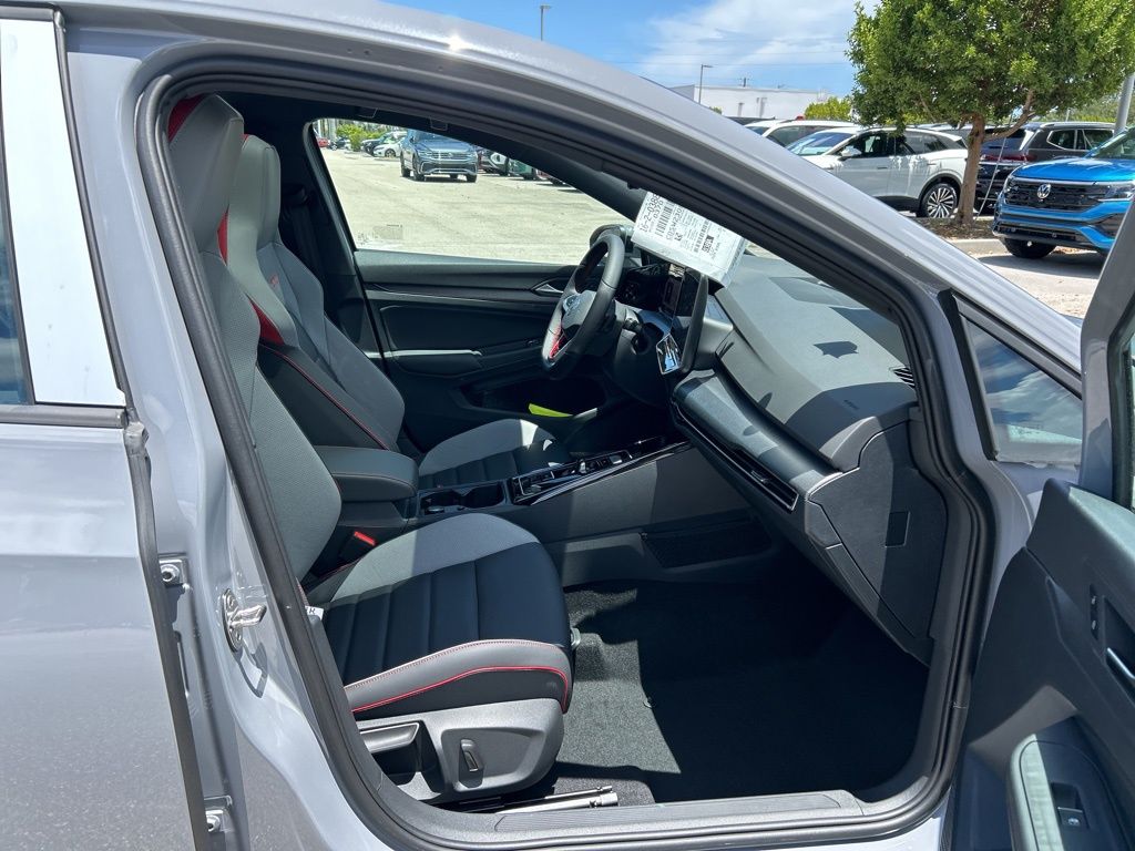 2025 Volkswagen Golf GTI SE photo 32