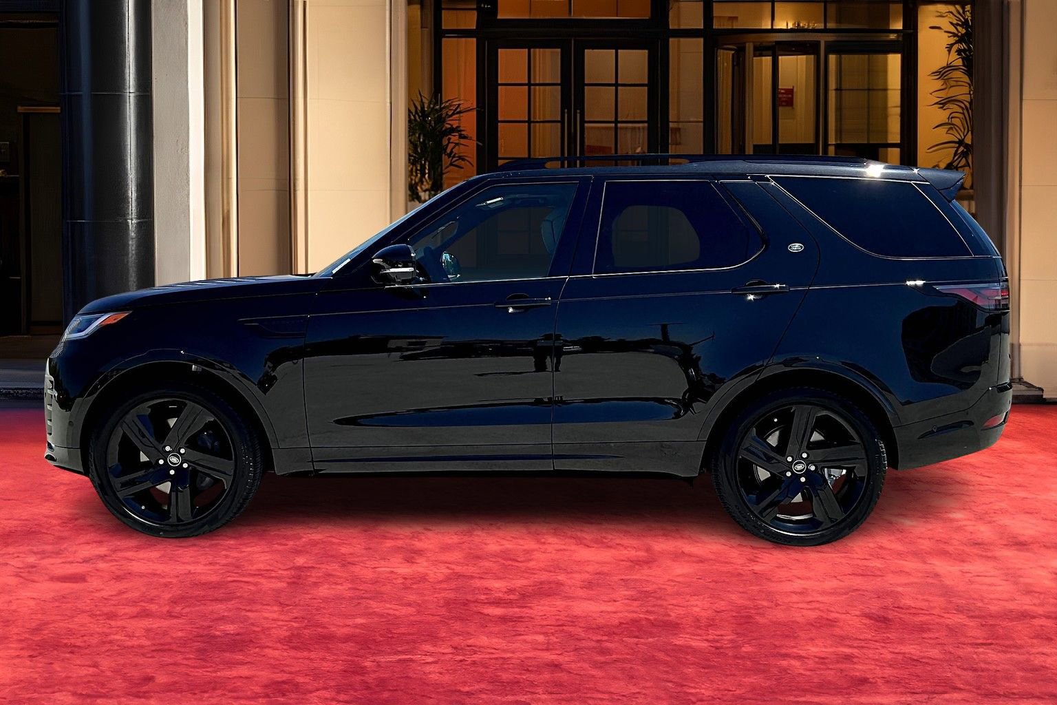 2025 Land Rover Discovery SE photo 3