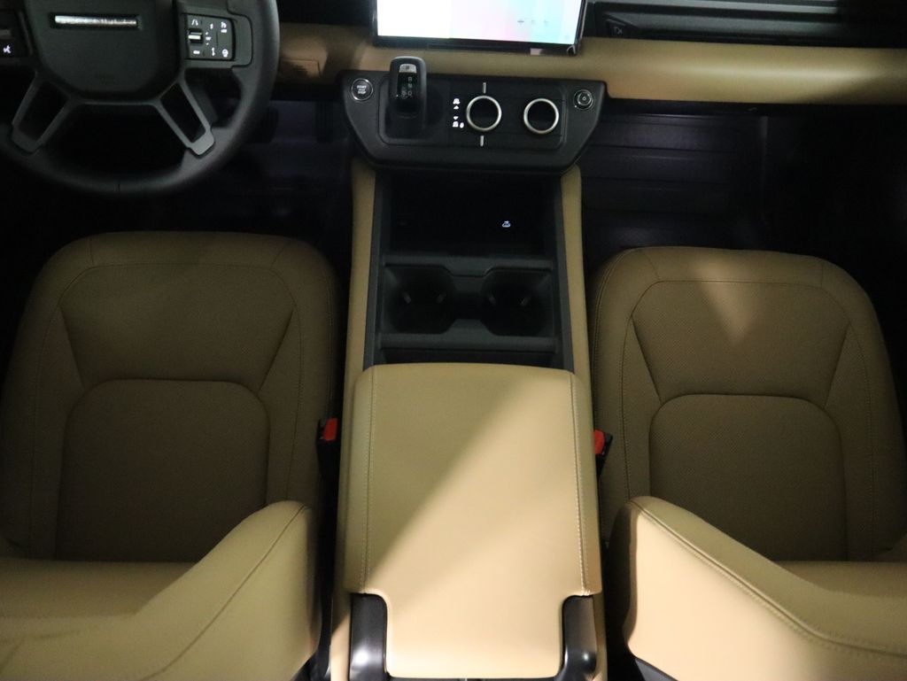 2025 Land Rover Defender 110 S photo 17