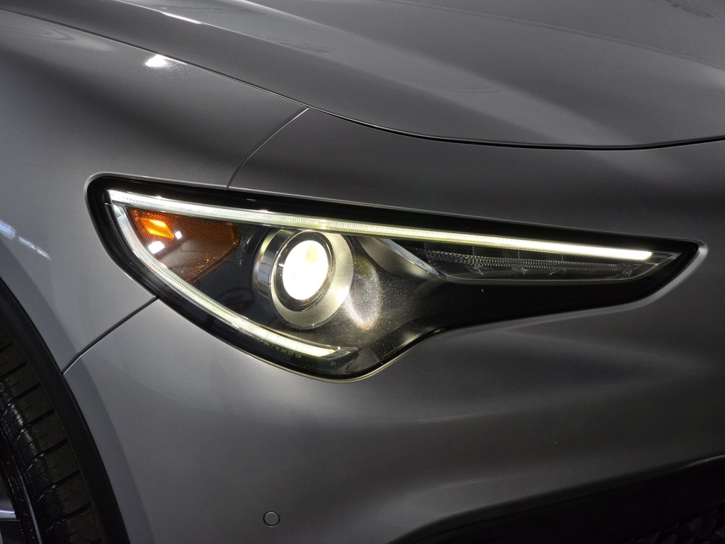 2019 Alfa Romeo Stelvio Base photo 5
