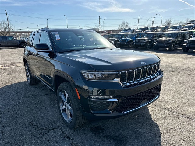 2025 Jeep Grand Cherokee Limited photo 3