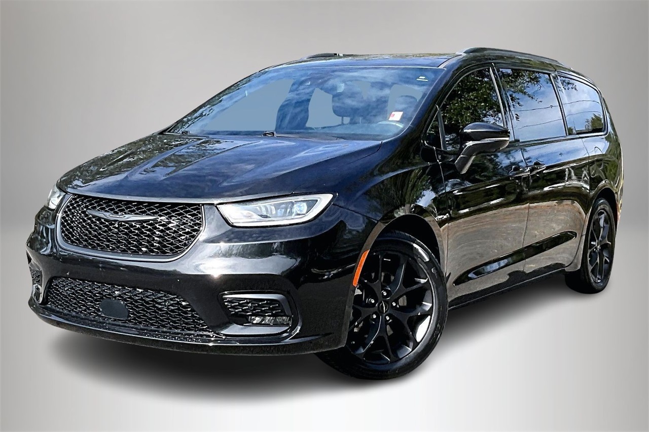 2022 Chrysler Pacifica Touring L's photo