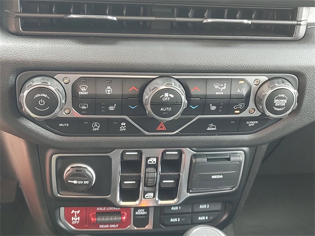 2025 Jeep Wrangler photo 17