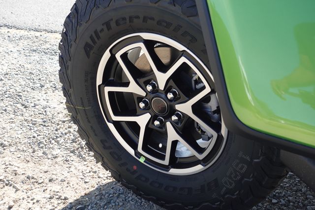 2025 Jeep Wrangler Rubicon photo 9