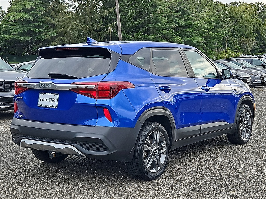 2023 Kia Seltos LX photo 4
