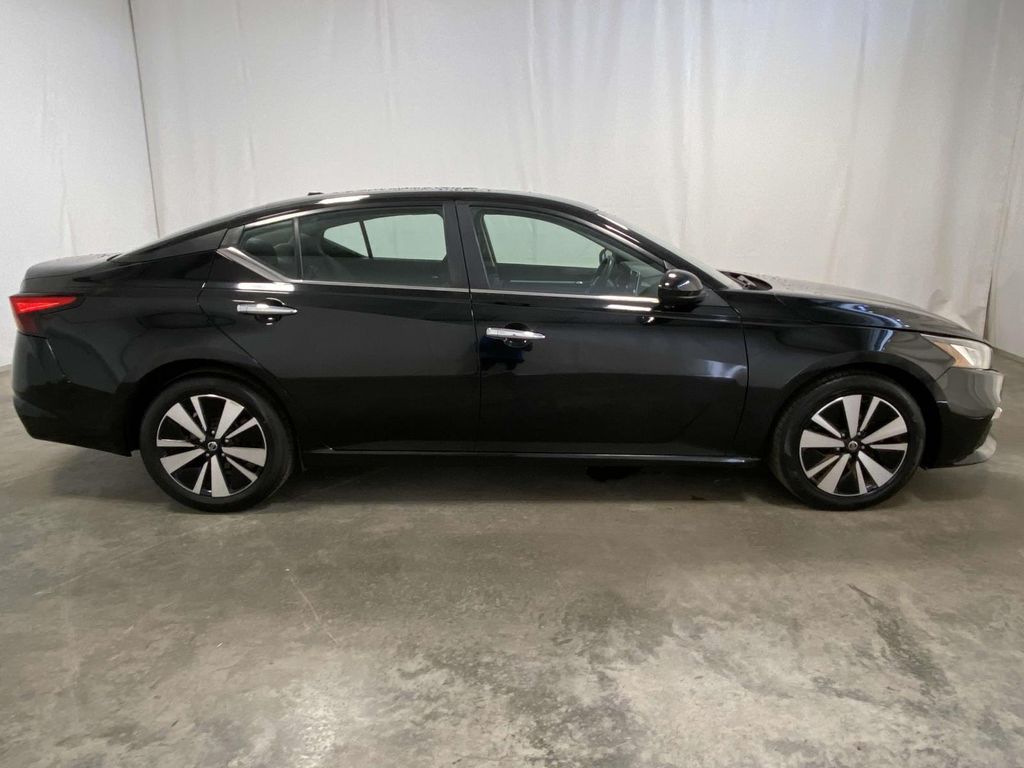 2021 Nissan Altima 2.5 SV photo 2