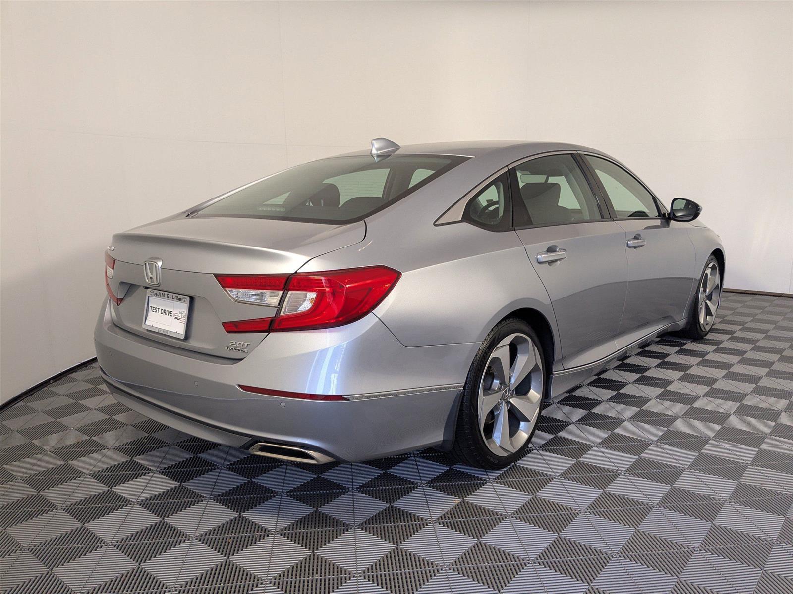 2018 Honda Accord Touring photo 24