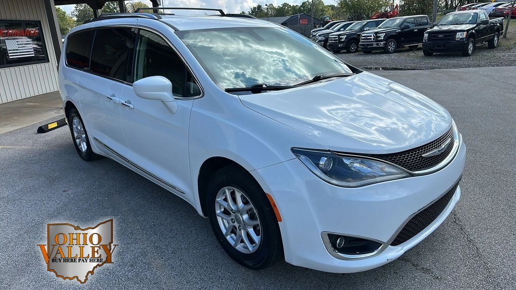 2020 Chrysler Pacifica Touring L's photo