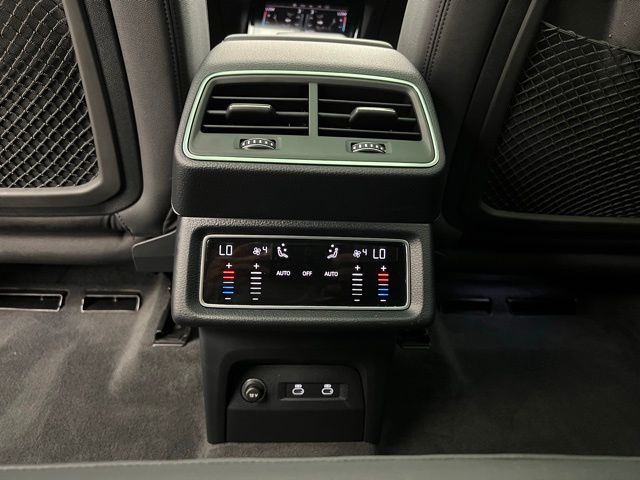 2022 Audi e-tron Premium photo 35