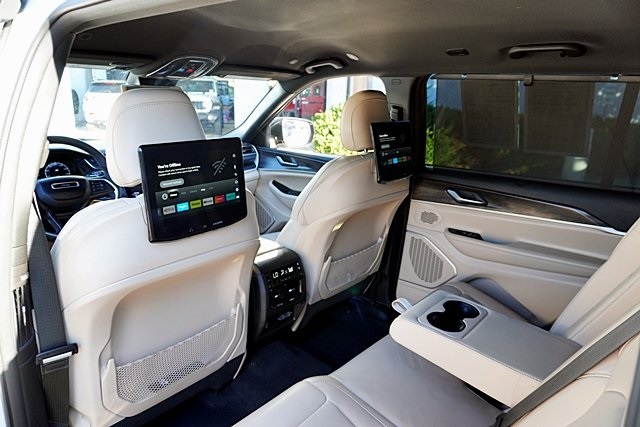 Used 2023 White Jeep Limited image 17