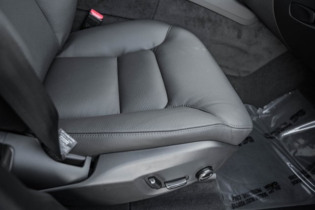 2025 Volvo XC60 Hybrid T8 Plus photo 28