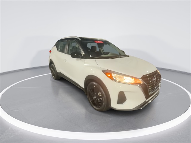 2023 Nissan Kicks SV photo 2