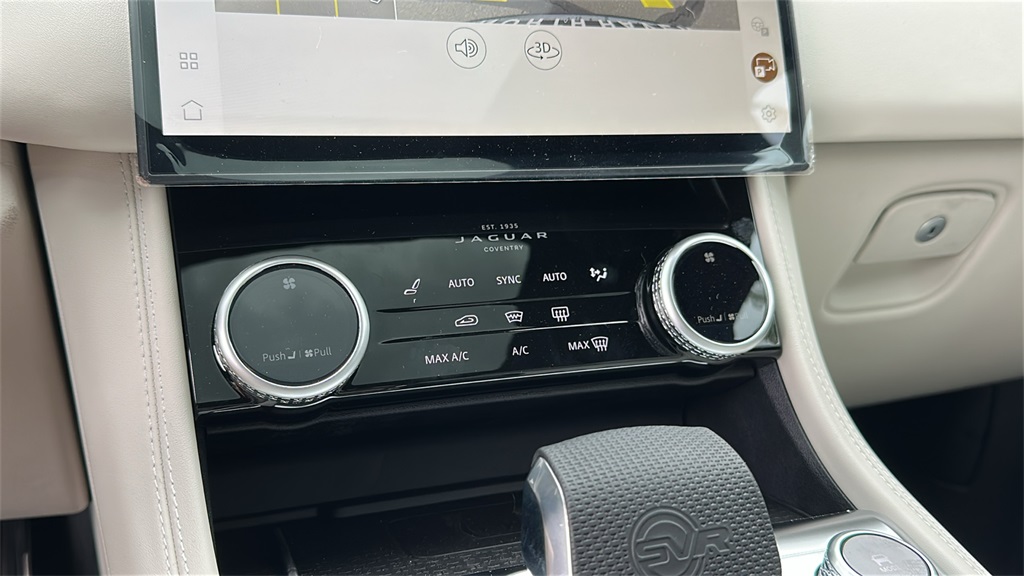 2026 Jaguar F-PACE SVR photo 18