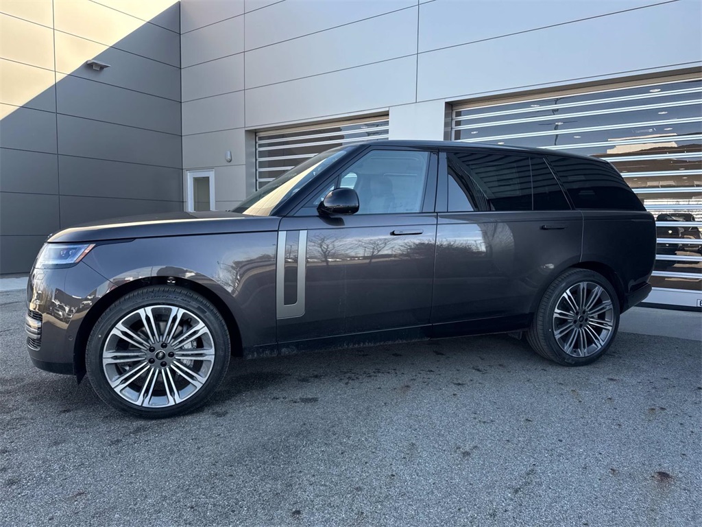 2025 Land Rover Range Rover SE photo 3