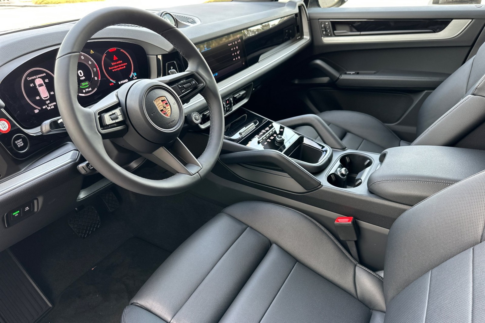 2026 Porsche Cayenne E-Hybrid photo 2