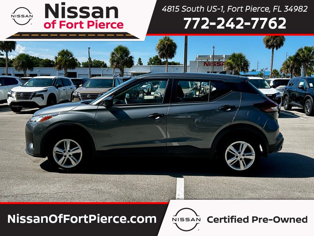 2025 Nissan Kicks Play S photo 2
