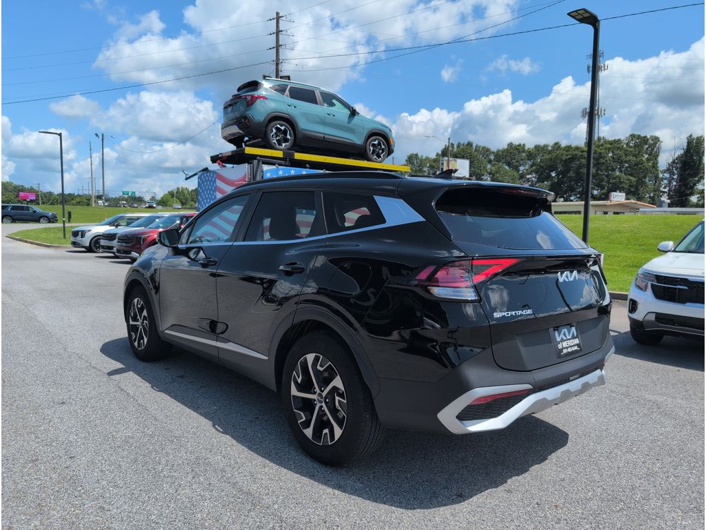 2025 Kia Sportage EX photo 3