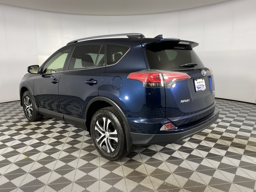 2018 Toyota RAV4 LE photo 23