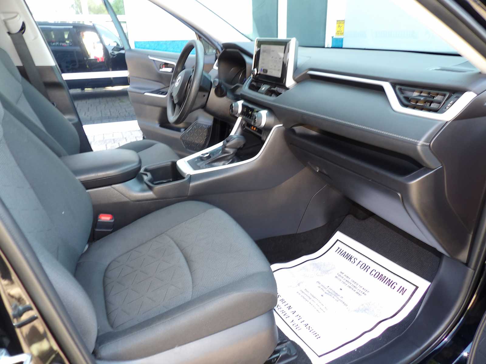 2024 Toyota RAV4 Hybrid XLE photo 12
