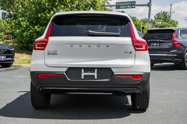 2025 Volvo XC40 Plus photo 5