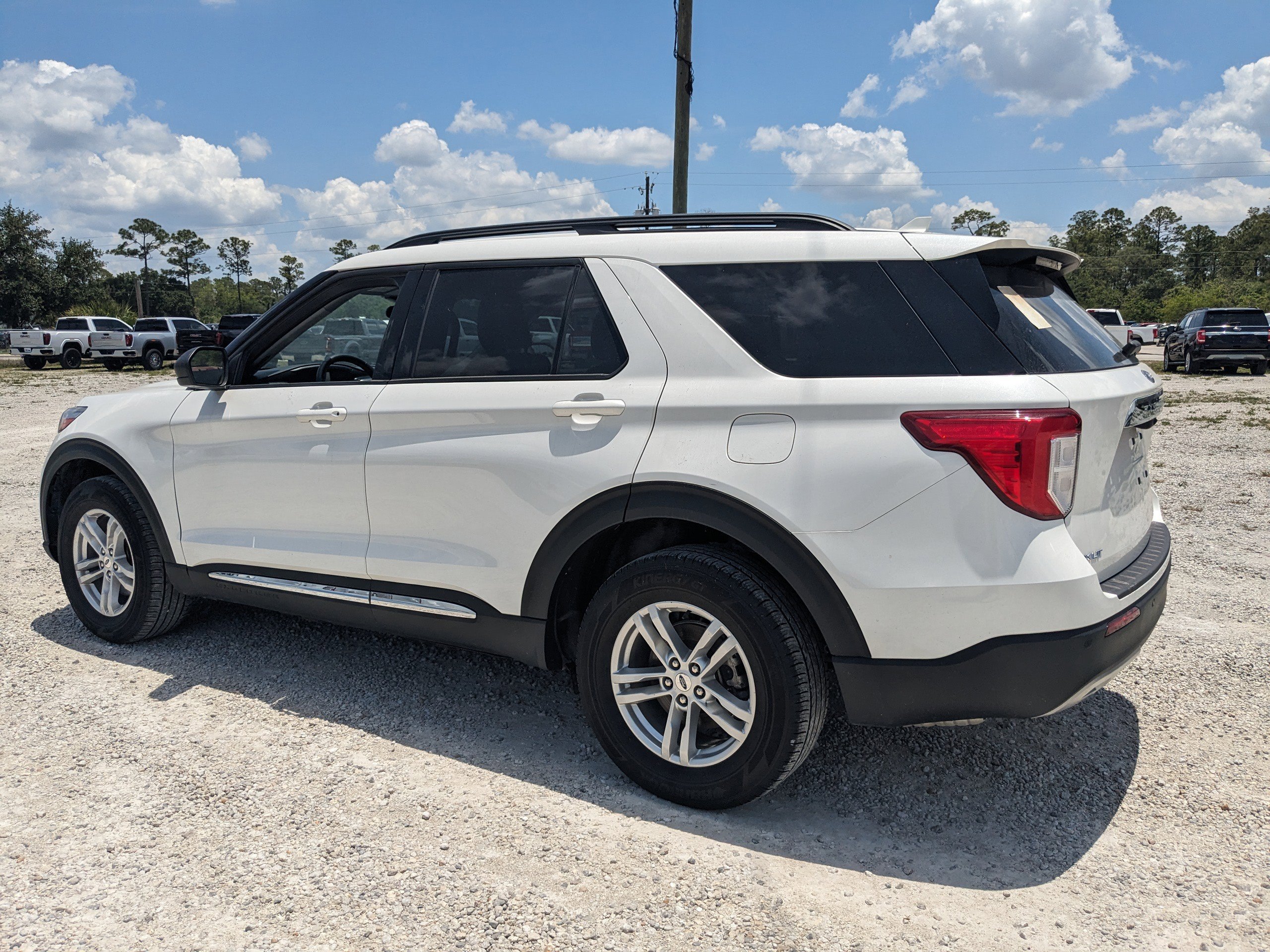 2023 Ford Explorer XLT photo 3