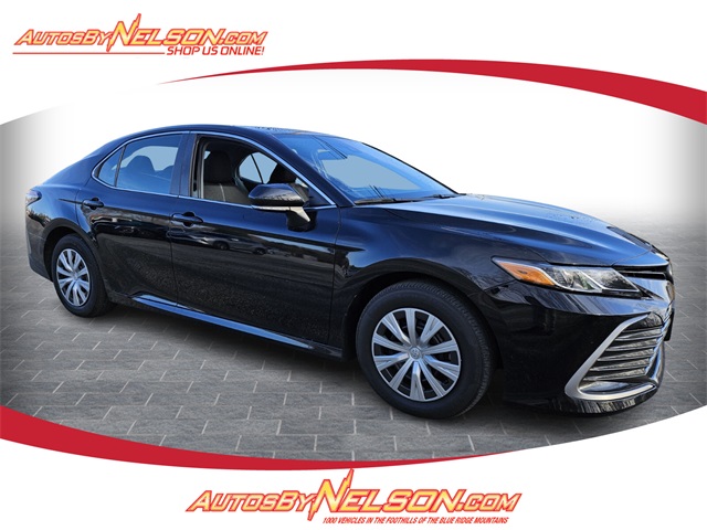 2022 Toyota Camry LE's photo