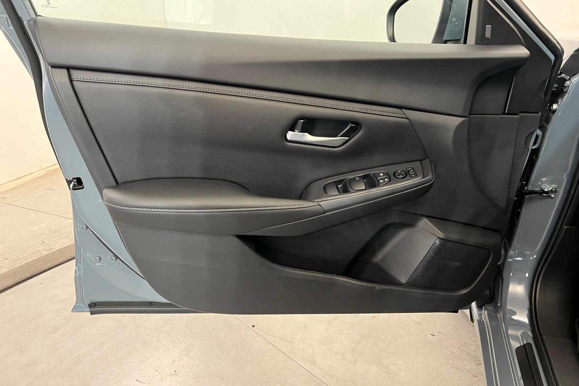 2025 Nissan Sentra SV photo 14
