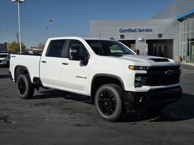 2026 Chevrolet Silverado 2500HD Custom photo 2
