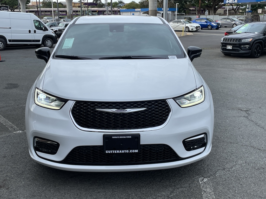 2026 Chrysler Pacifica Select's photo