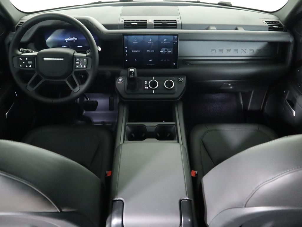 2025 Land Rover Defender 130 S photo 9