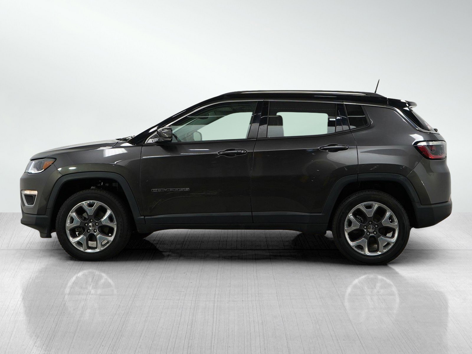 Used 2018 Jeep Compass Limited with VIN 3C4NJDCB8JT113691 for sale in Burnsville, Minnesota